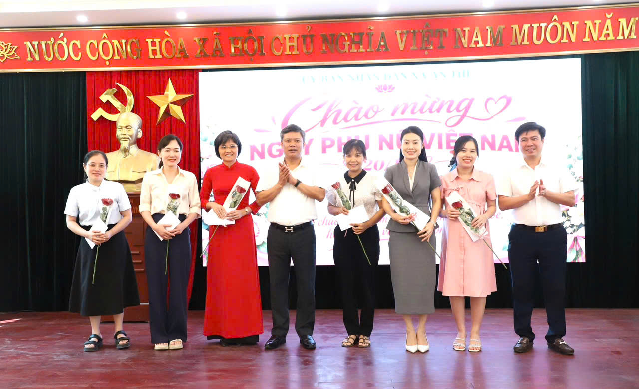 UBND XÃ ÂN THI TỔ CHỨC GẶP MẶT, ĐỘNG VIÊN VÀ TẶNG QUÀ CHỊ EM PHỤ NỮ NHÂN DỊP KỶ NIỆM 96 NĂM NGÀY THÀNH LẬP HỘI LHPN VIỆT NAM (20/10/1930 – 20/10/2026)